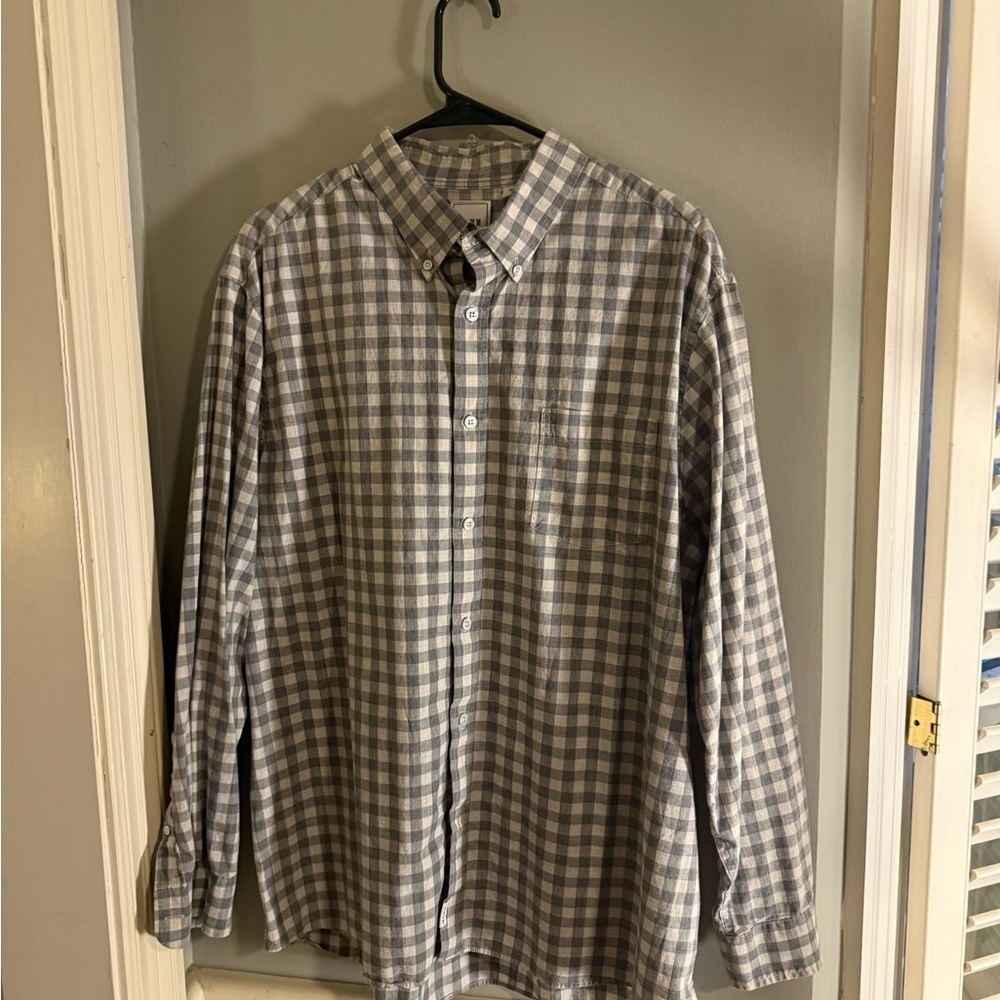 ROWM Gray and White Casual Button Down Shirt with Classic Checkered Pattern